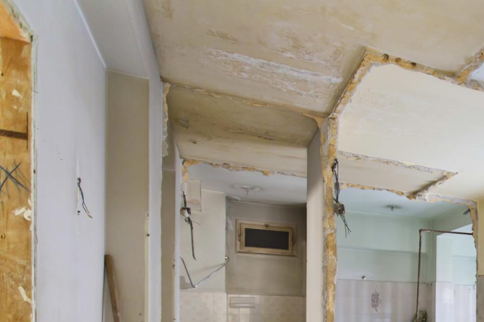 Apartment not renovated, room before renovation