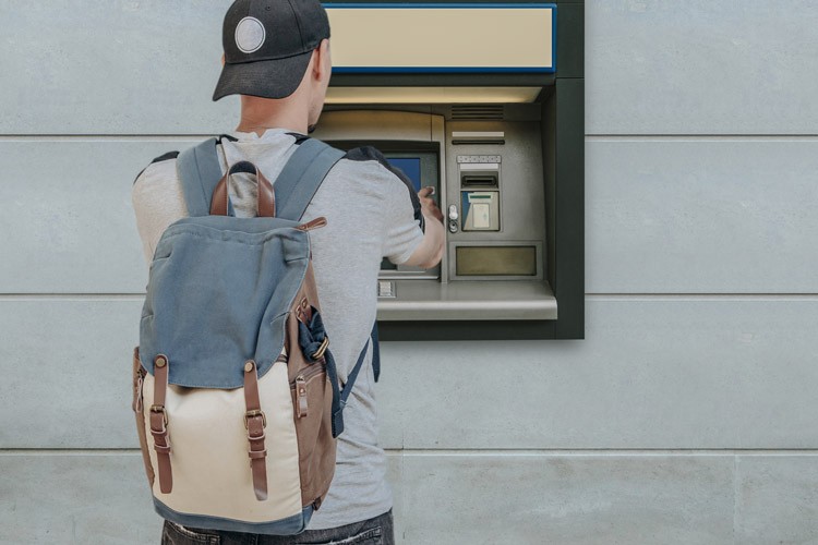 Geld afhalen aan een buitenlandse bankautomaat