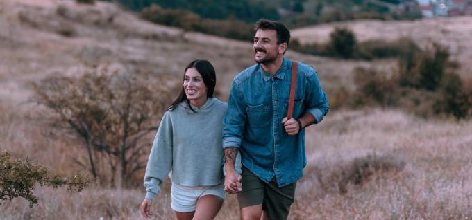 Glimlachende vrouw en man als illustratie bij pagina over pensioenspaarfonds