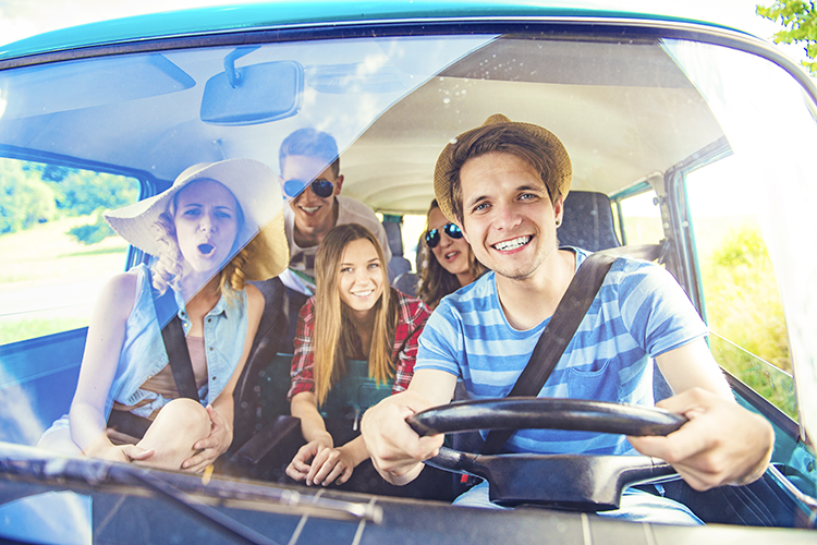Voor je eerste auto biedt KBC een autoverzekering voor jongeren.